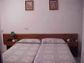 5 Islas Hotel 2*